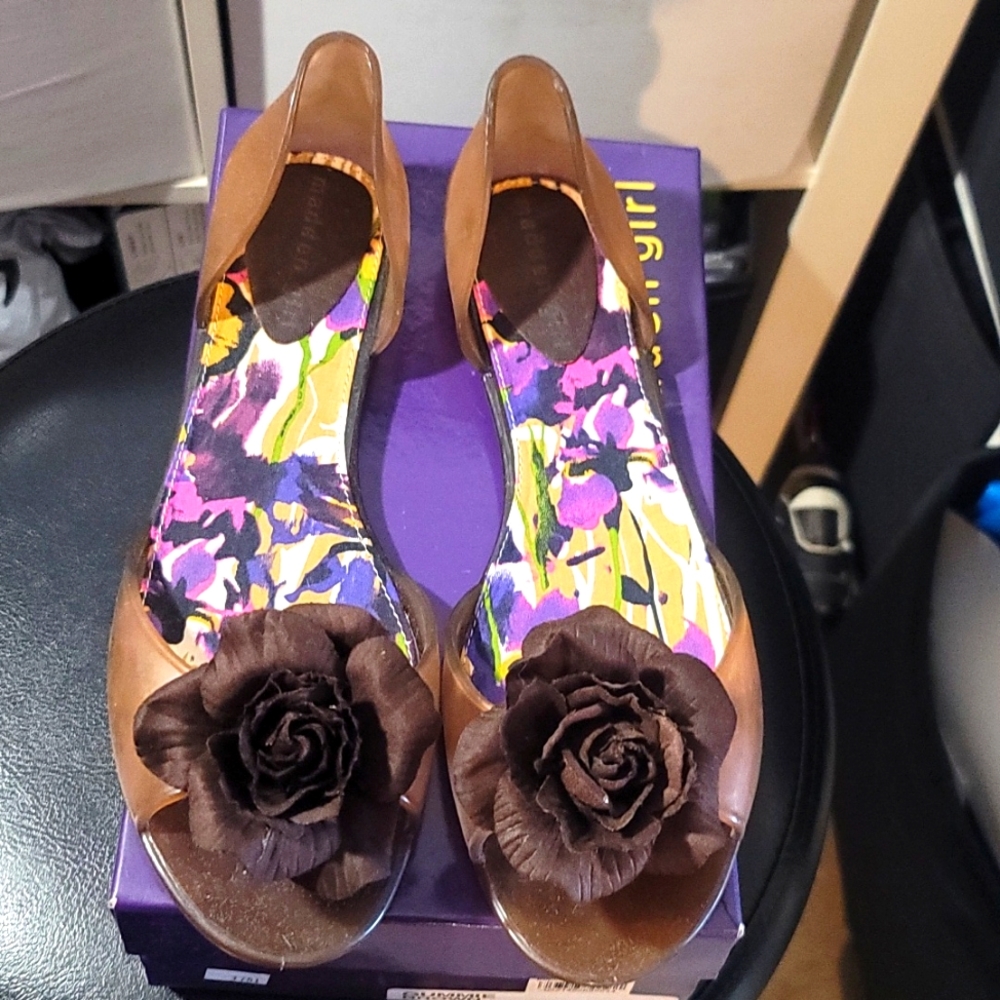 Used. Great condition  Flats